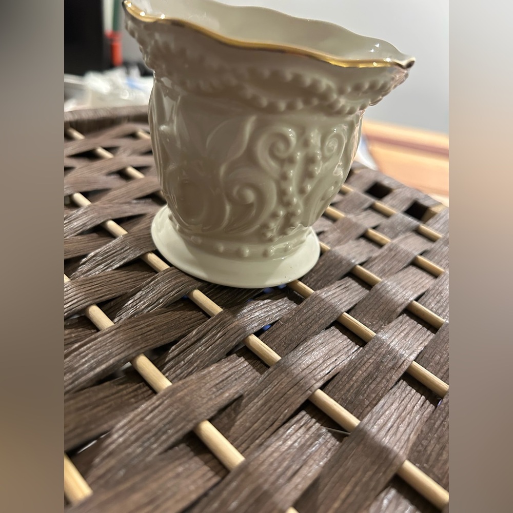 NWOT Lenox Elegant Cream Vase with Gold Trim
